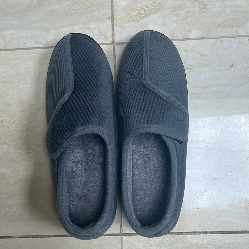 Washable Indoor/Outdoor Slip-On Shoes for Swollen or Tired Feet.
